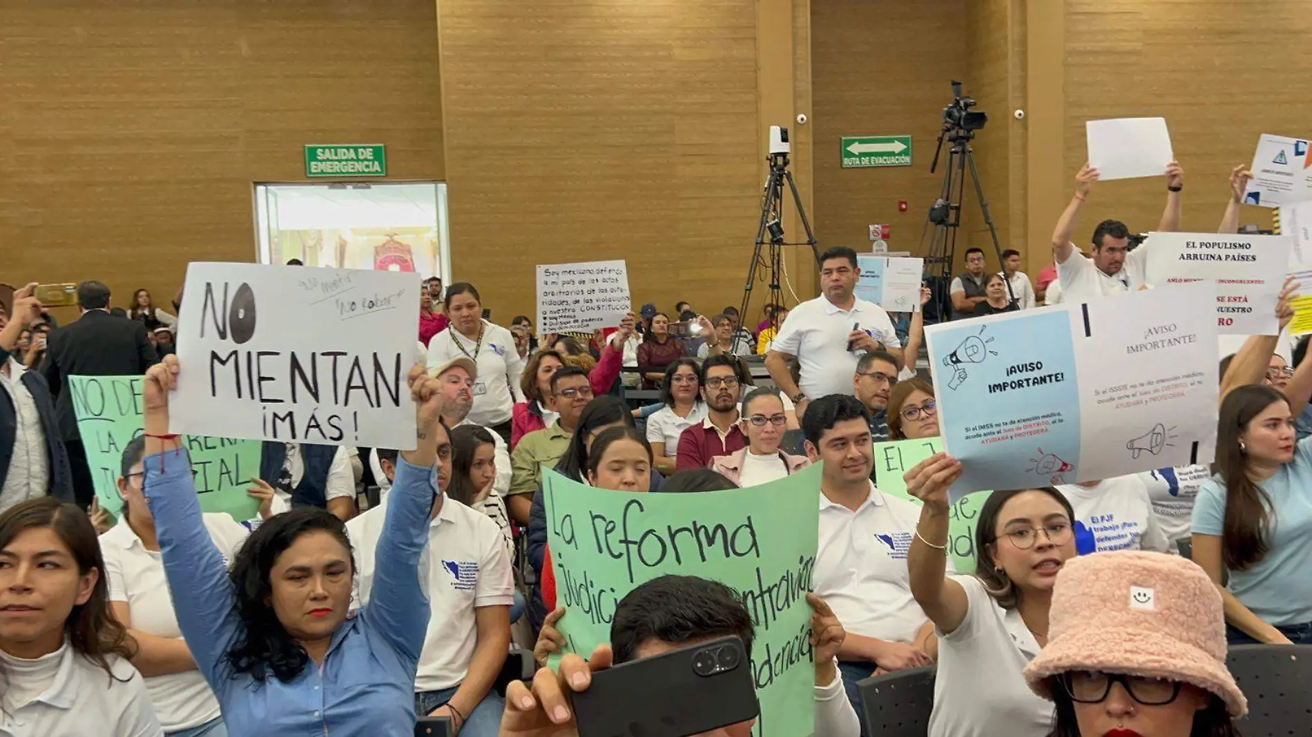 DURANTE FORO DE MORENA, SE MANIFIESTAN TRABAJADORES DEL PODER JUDICIAL FEDERAL 7